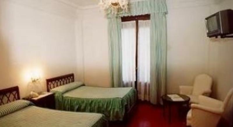 Hostal Amberes Мадрид Экстерьер фото